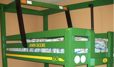This creative dad made his kids the most adorable tractor bunk bed