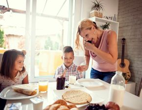 THIS is the number one dinnertime challenge for parents…