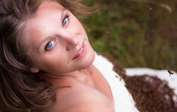 Mum who went viral with bee-bump pregnancy photoshoot loses baby