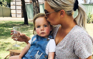 Mum’s beach pic with daughter shows why body positivity matters