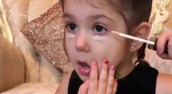 toddler apply makeup