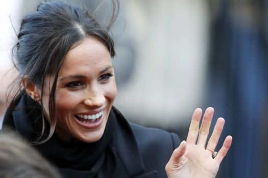 Meghan Markle has been spotted picking up her dog's poo outside Kensington Palace