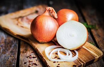 Toddler eats onion whole to prove a point to his mum and it’s too much