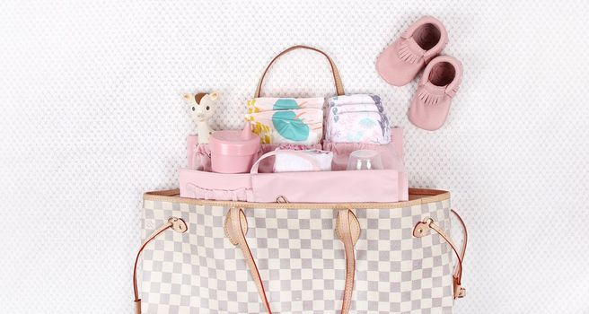 Packing your nappy bag: The 10 most important things to include