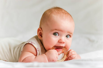 5 easy ways to keep your baby happy when they’re teething