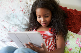 Sociologist claims banning kids from using the internet is like ‘child abuse’