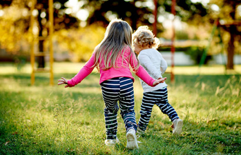 3 easy-peasy ways to keep the kids entertained in the garden (so you can get stuff done)