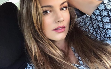 Kelly Brook harshly criticised for comments on working mums