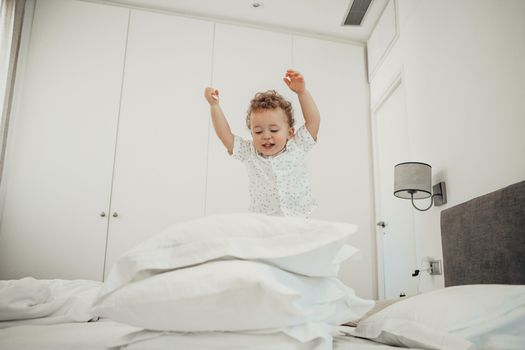 8 things anyone whose toddler wakes up SUPER early will know to be true