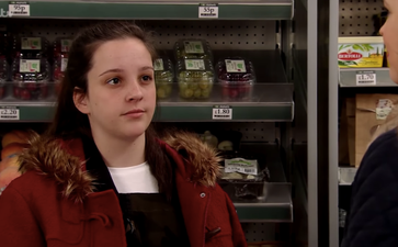 Amy Barlow make a huge decision about her pregnancy in tonight’s Corrie