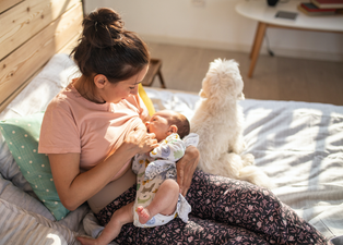 Co-sleeping is perfectly safe – if you breastfeed, says brand new research