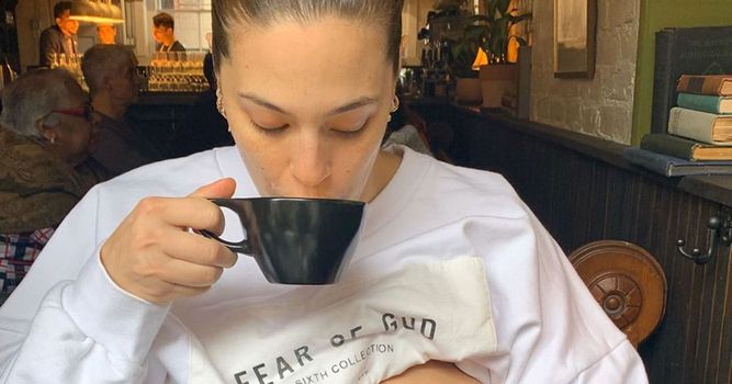 Ashley Graham breastfeeding