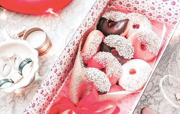 Looking for the perfect gift for Mother’s Day? We suggest a donut bouquet