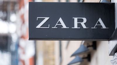 There’s some brilliant discounts on Zara – we’ve spotted three dresses reduced to €20