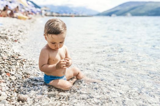 Applying sunscreen with Beauty Blender