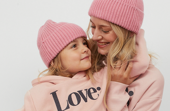 The latest ‘mom and mini-me’ outfits at H&M are so flipping adorable