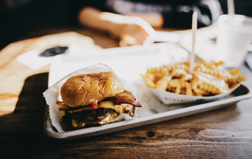 300.000 Irish children are obese – and health experts now call for ‘no-fry zones’ around schools