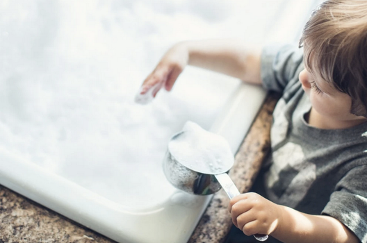 keeping toddlers busy