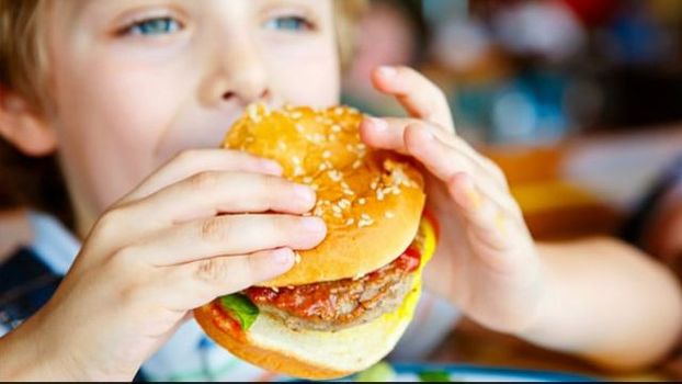 children eat more junk food after watching YouTube