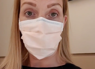 Vicky Phelan flies back to the US to start new clinical trial after growth in tumours