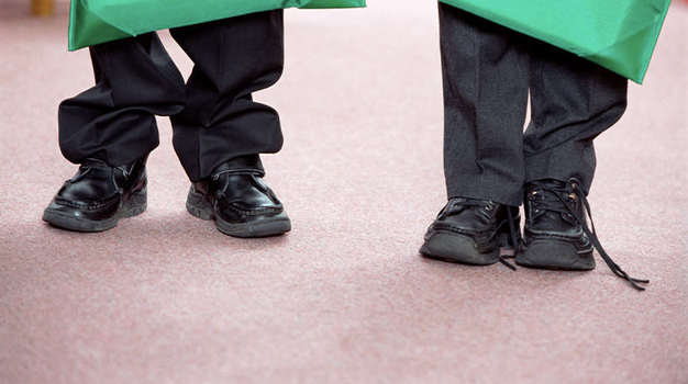 Mum angry over 'stupid new' shoe ban at son's school