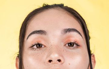 Apparently lots of people don’t wear foundation on their foreheads and we’re shook