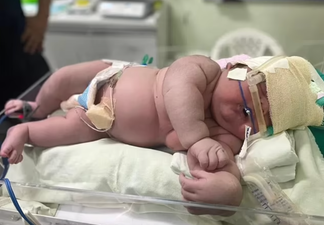 Woman gives birth to baby weighing a huge 16lbs