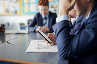 New government law will see mobile phones banned in Irish classrooms