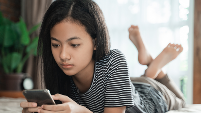 The best ways to manage your child’s phone use, according to an expert