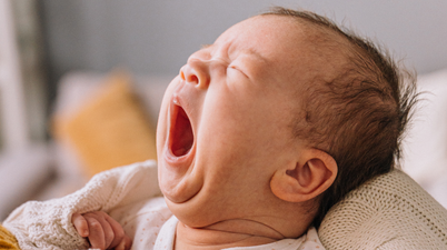 When can my baby sleep with a blanket? Experts explain safe sleep methods